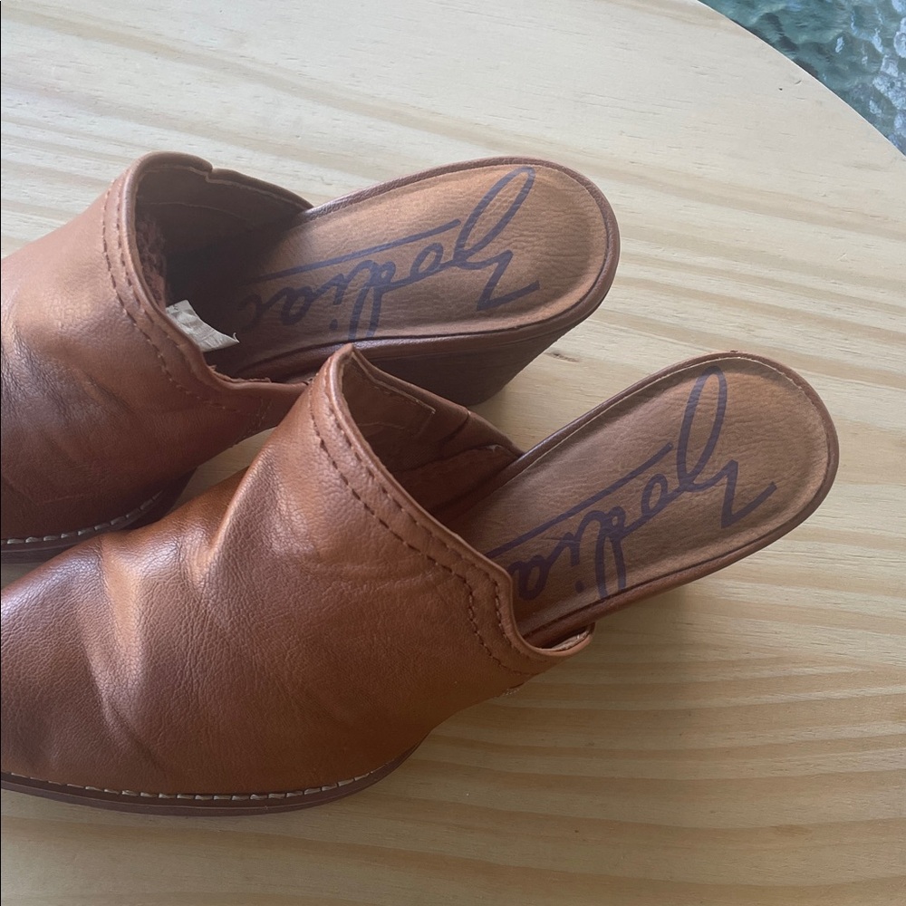 Zodiac Women's  Brown Leather Mules - Picture 7 of 16